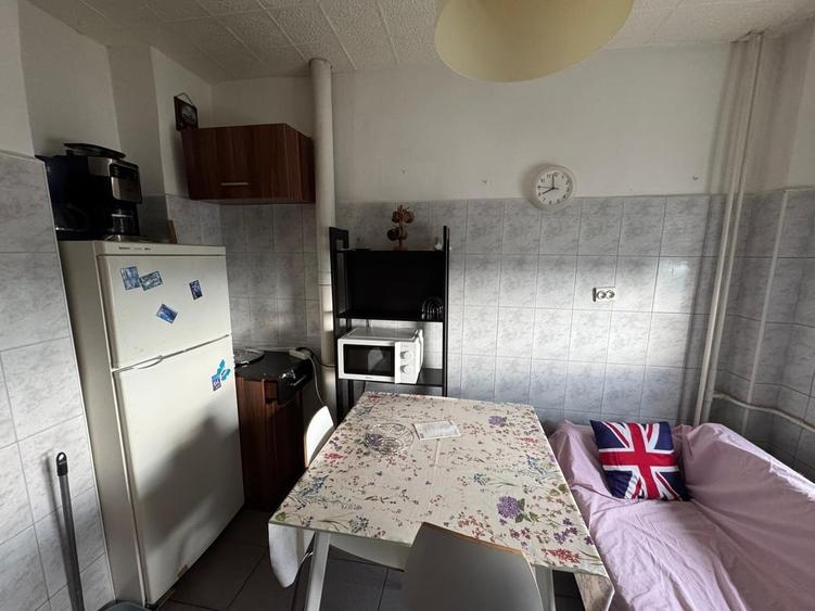 Apartament cu 2 camere semidecomandat în Brâncoveanu