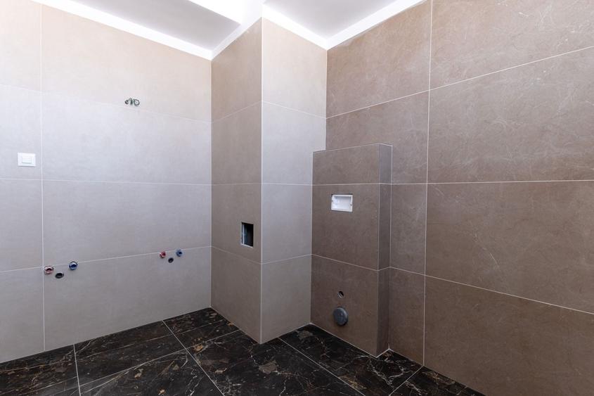 Apartament cu 3 camere semidecomandat în Metalurgiei