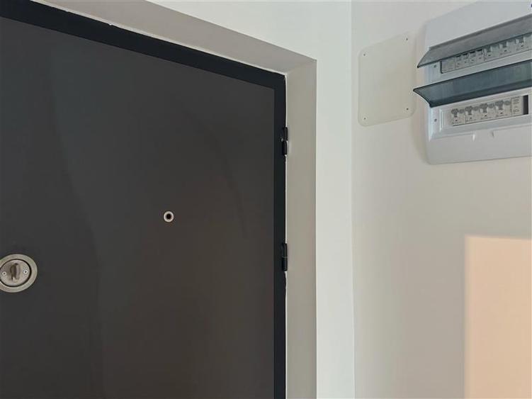 Apartament cu 2 camere semidecomandat în Aeroport