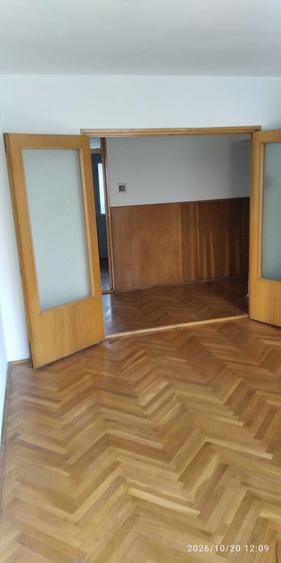 Apartament cu 4 camere decomandat în Exterior Vest