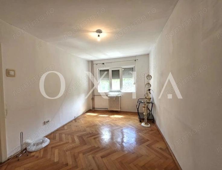 Apartament cu 3 camere semidecomandat în Girocului
