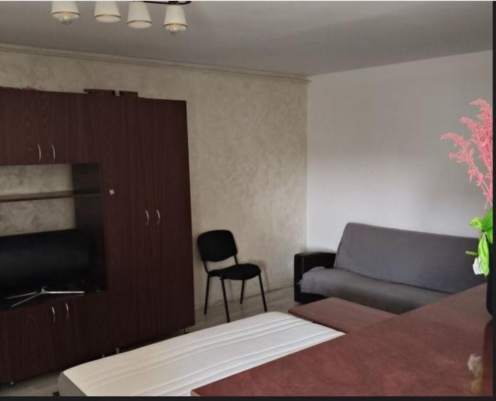 Garsonieră decomandată, mobilată în Balta Albă