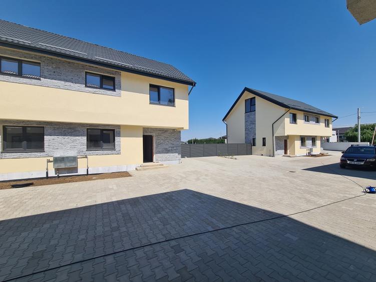 Duplex cu 4 camere cu Teren 230 Mp în Odăi