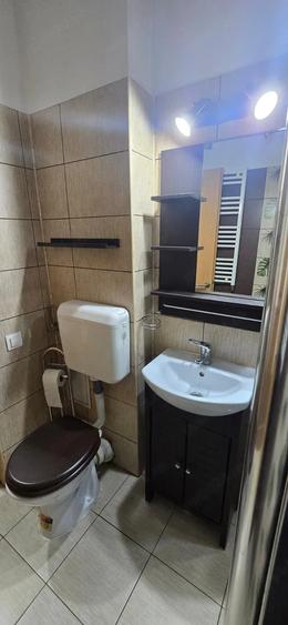 Apartament cu 3 camere semidecomandat în Ghencea