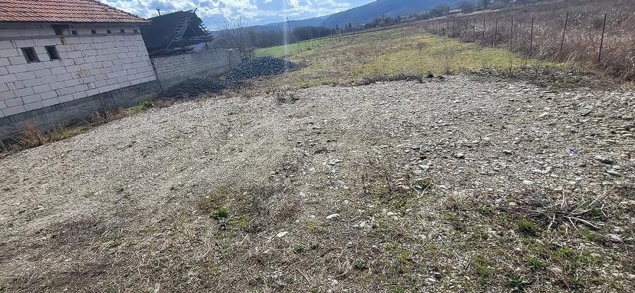 Teren de 1200 mp, în Ilia