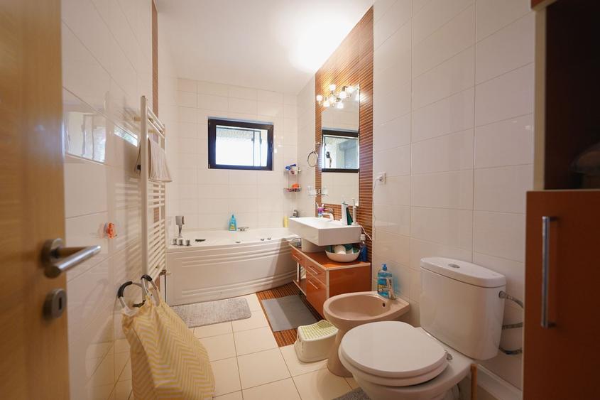 Casă individuală cu 5 camere cu Piscina în Pipera