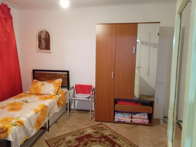 Casă cu 3 camere decomandat în Pictor Rosenthal