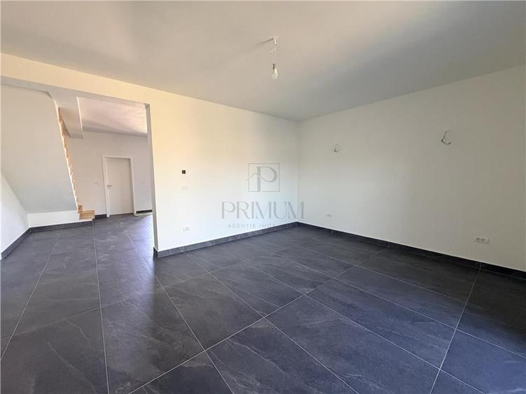 Duplex cu 4 camere cu Canalizare în Moșnița Nouă