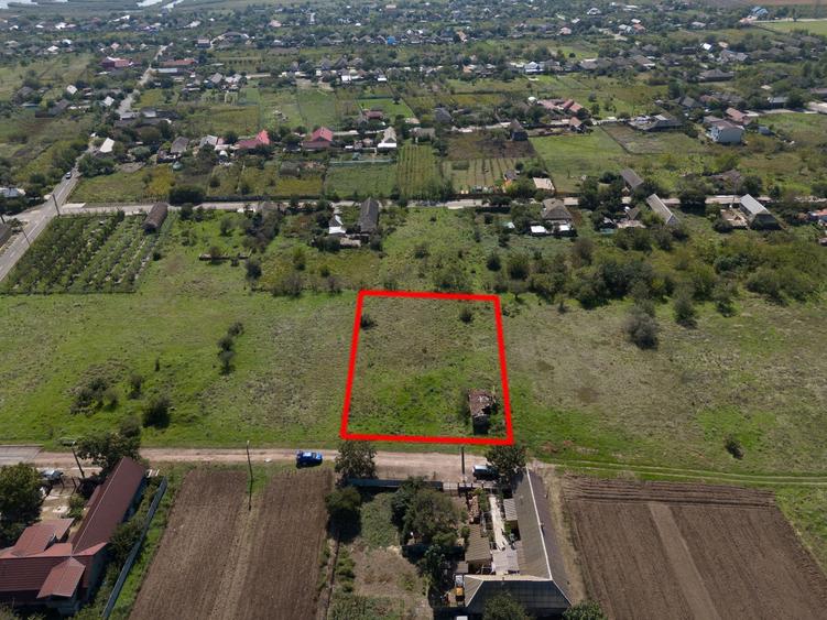 Teren de 2100 mp, în Jurilovca