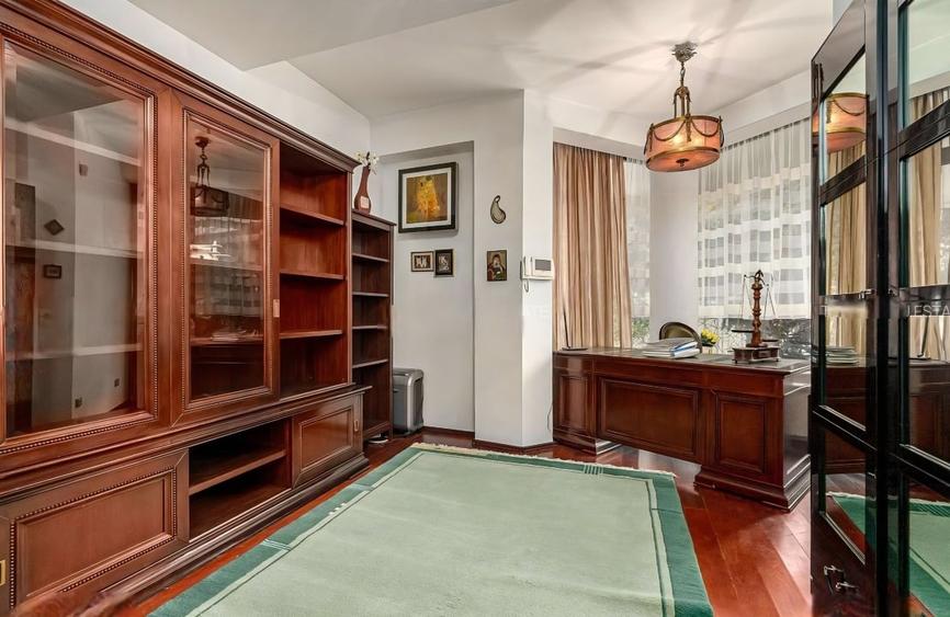 Casă individuală cu 5 camere cu Teren 670 Mp în Central