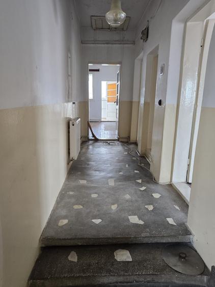 Apartament cu 4 camere decomandat în Central