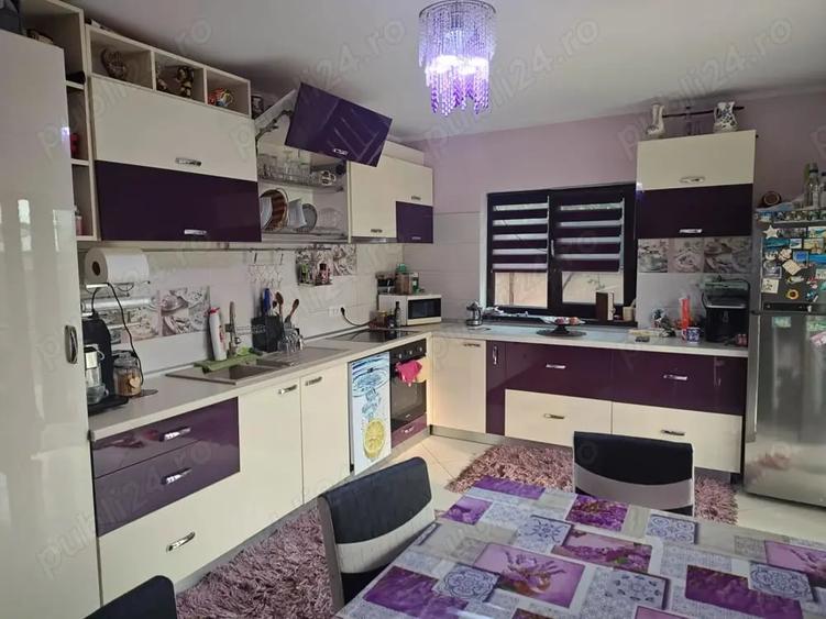 Casă cu 5 camere în Central