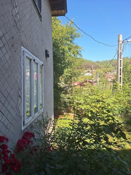 Casă cu 12 camere cu Teren 559 Mp în Tulnici