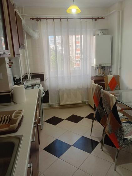 Apartament cu 3 camere decomandat în Micro 3