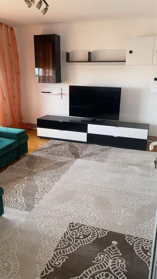 Apartament cu 3 camere decomandat în Exterior Vest