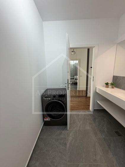 Apartament cu 3 camere decomandat, mobilat în Băneasa