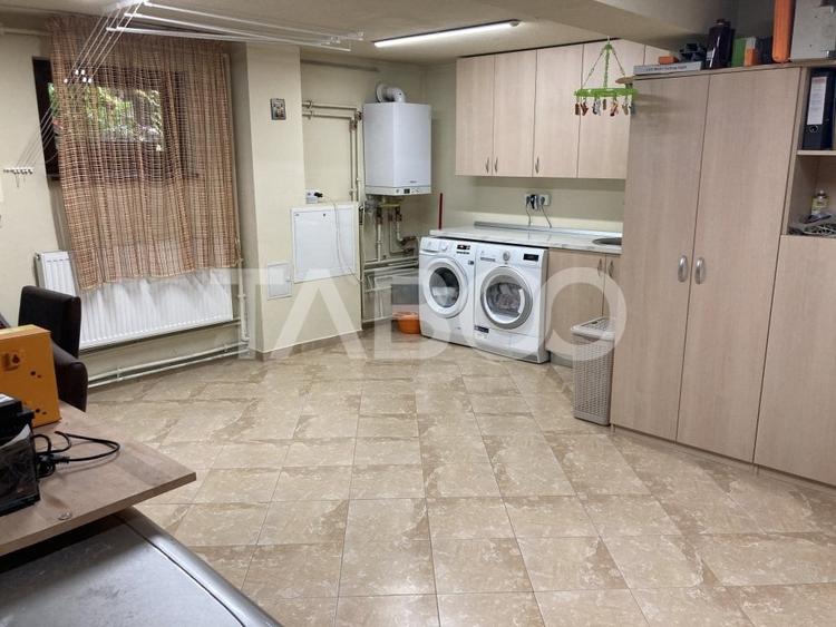 Casă individuală cu 7 camere cu Canalizare în Vasile Aaron
