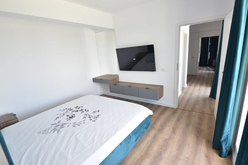 Penthouse cu 3 camere decomandat în Prelungirea Ghencea