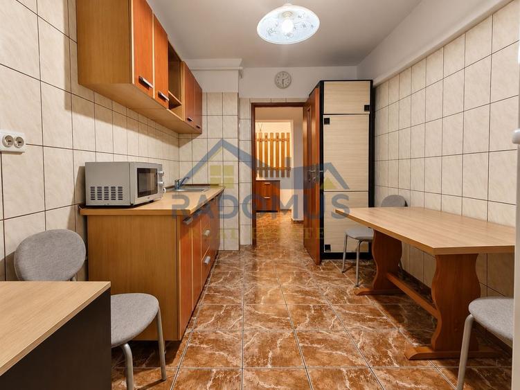Apartament cu 3 camere decomandat, mobilat în P-ța Mihai Viteazu