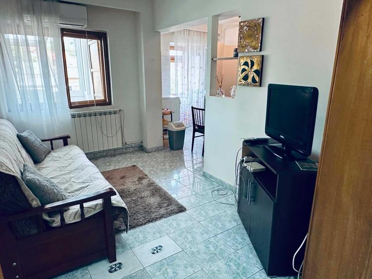 Apartament cu 3 camere decomandat în Independenței