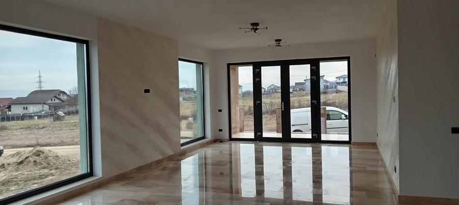 Casă individuală cu 4 camere cu Canalizare în Micești