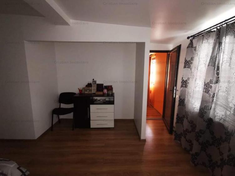 Casă cu 5 camere cu Canalizare în Central
