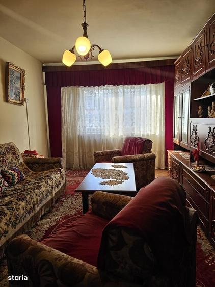 Apartament cu 3 camere decomandat în Vasile Aaron