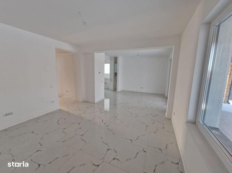 Casă cu 4 camere în Ostratu