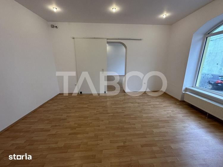 Spațiu comercial, de 550 mp, în Lupeni