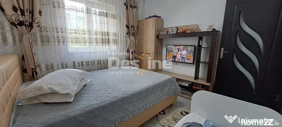 Apartament cu 3 camere semidecomandat în Tătărași