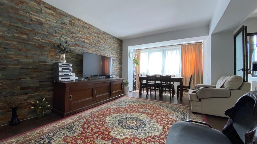 Apartament cu 3 camere decomandat în Ultracentral