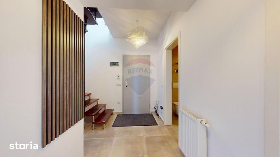 Apartament cu 4 camere decomandat, mobilat în Tractorul