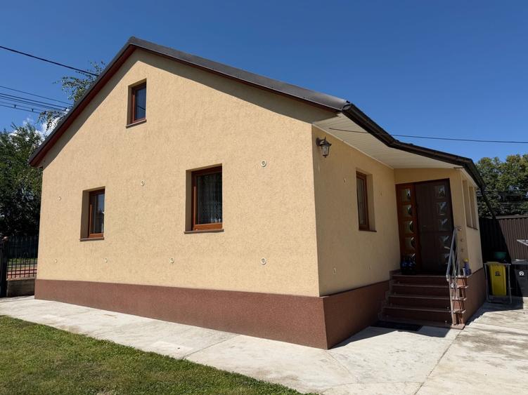 Casă cu 4 camere în Măriței