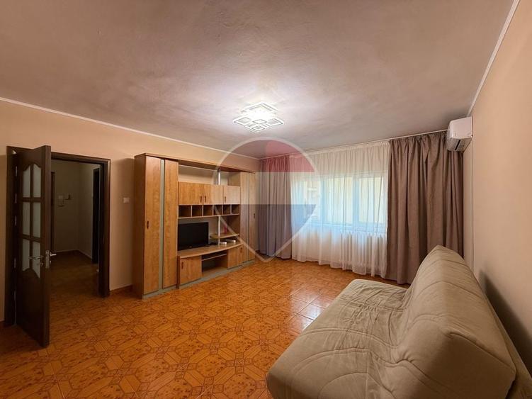 Apartament cu 3 camere decomandat, mobilat în Nerva Traian