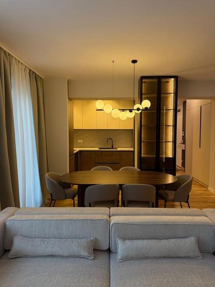 Apartament cu 3 camere semidecomandat, mobilat în P-ta Presei Libere