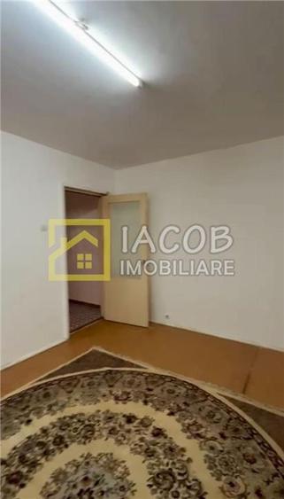 Apartament cu 3 camere semidecomandat în Milcov