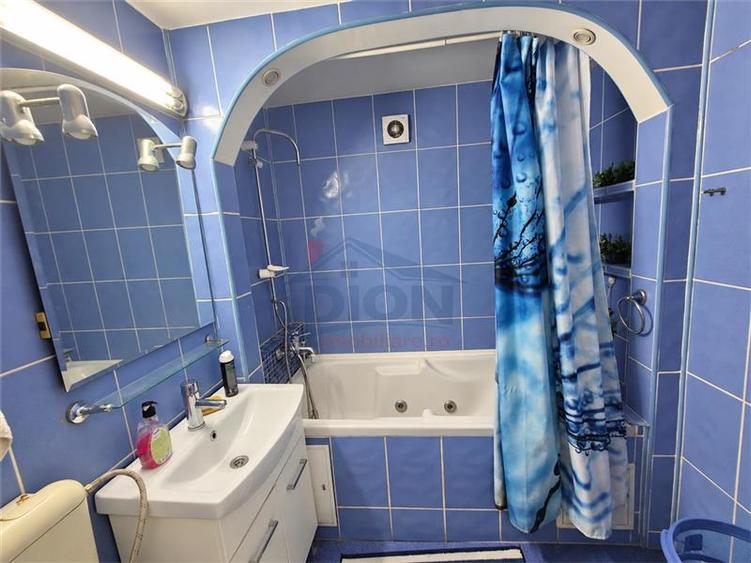 Apartament cu 3 camere decomandat în Dristor