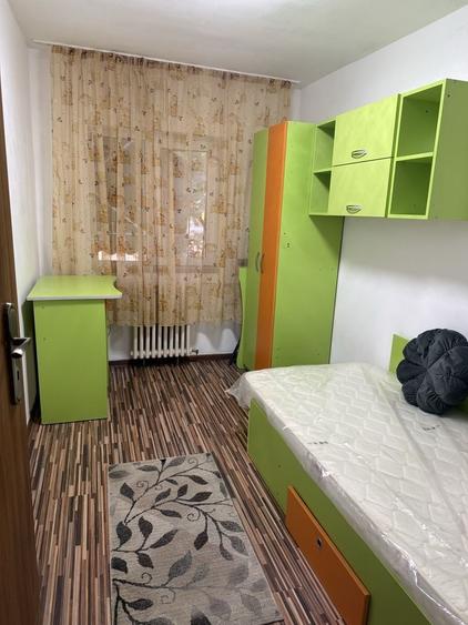 Apartament cu 3 camere decomandat în Vest