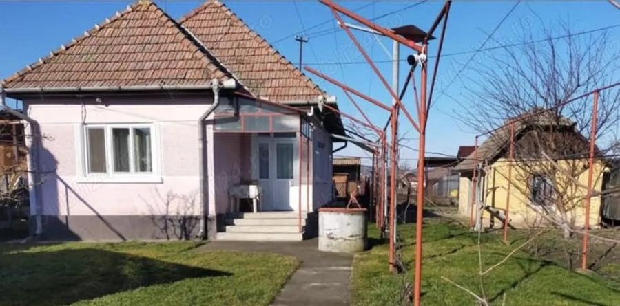 Casă cu 3 camere în Criș