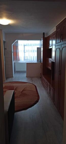 Garsonieră decomandată în 13 Decembrie