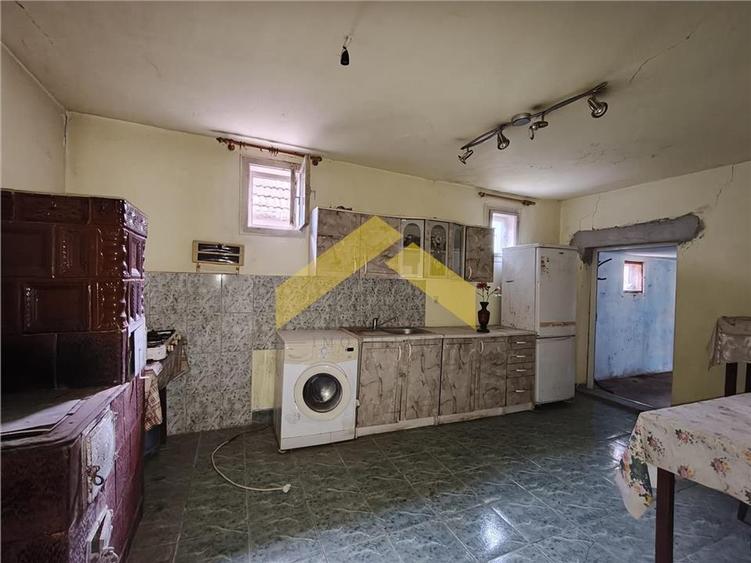 Casă individuală cu 4 camere cu Canalizare în Periferie