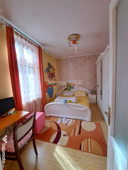 Proprietar!-Vand apartament 3 camere spa?ios in Roman ultracentral