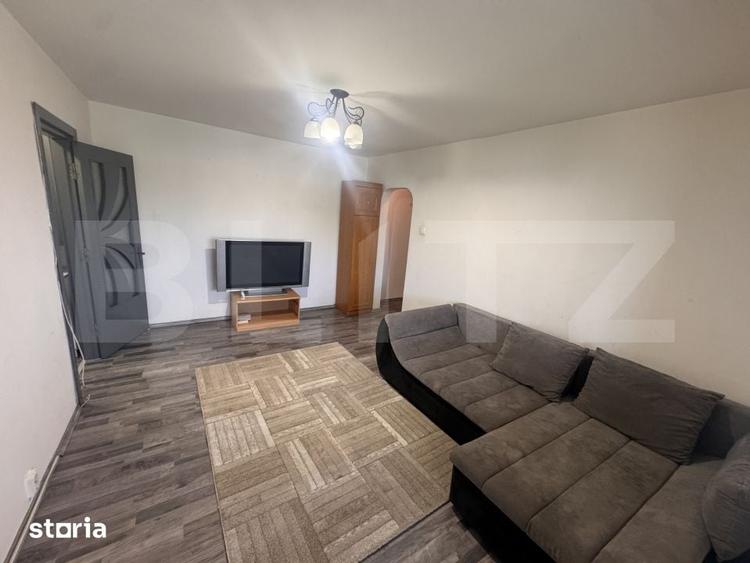 Apartament cu 3 camere în Craiovița Nouă