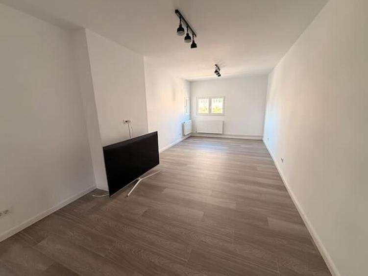 Apartament cu 6 camere decomandat, mobilat în Clucerului