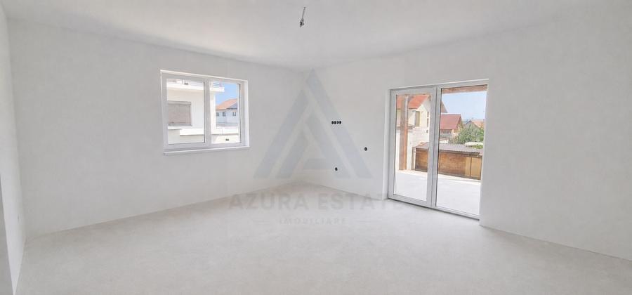 Duplex cu 4 camere cu Canalizare în Sud-Est