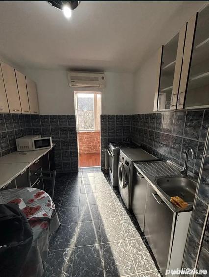 Apartament cu 3 camere decomandat, mobilat în Soarelui