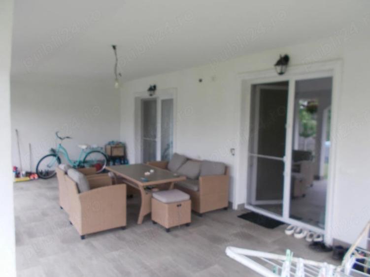 Casă cu 4 camere cu Teren 1190 Mp în Parța