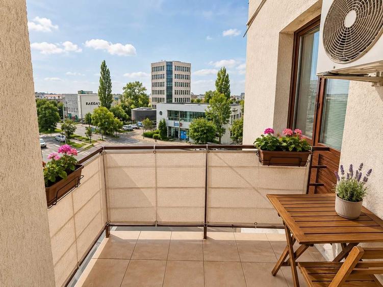 Apartament cu 3 camere semidecomandat în Bucureștii Noi