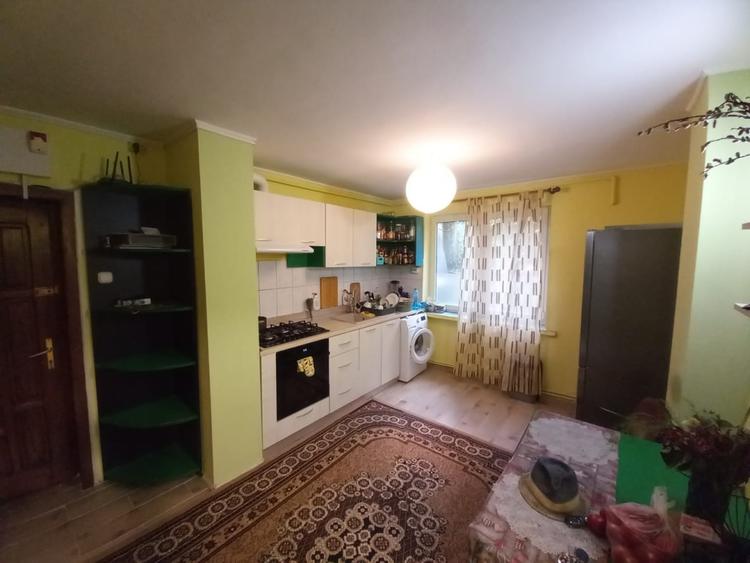 Apartament cu 3 camere decomandat, mobilat în Săsar