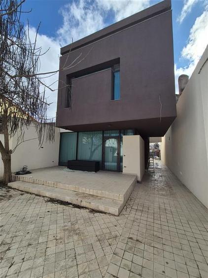 Casă individuală cu 3 camere cu Teren 352 Mp în Central